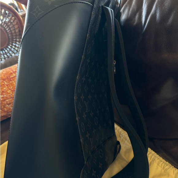 Authentic Louis Vuitton Explorer Duffel Backpack - Picture 6 of 16